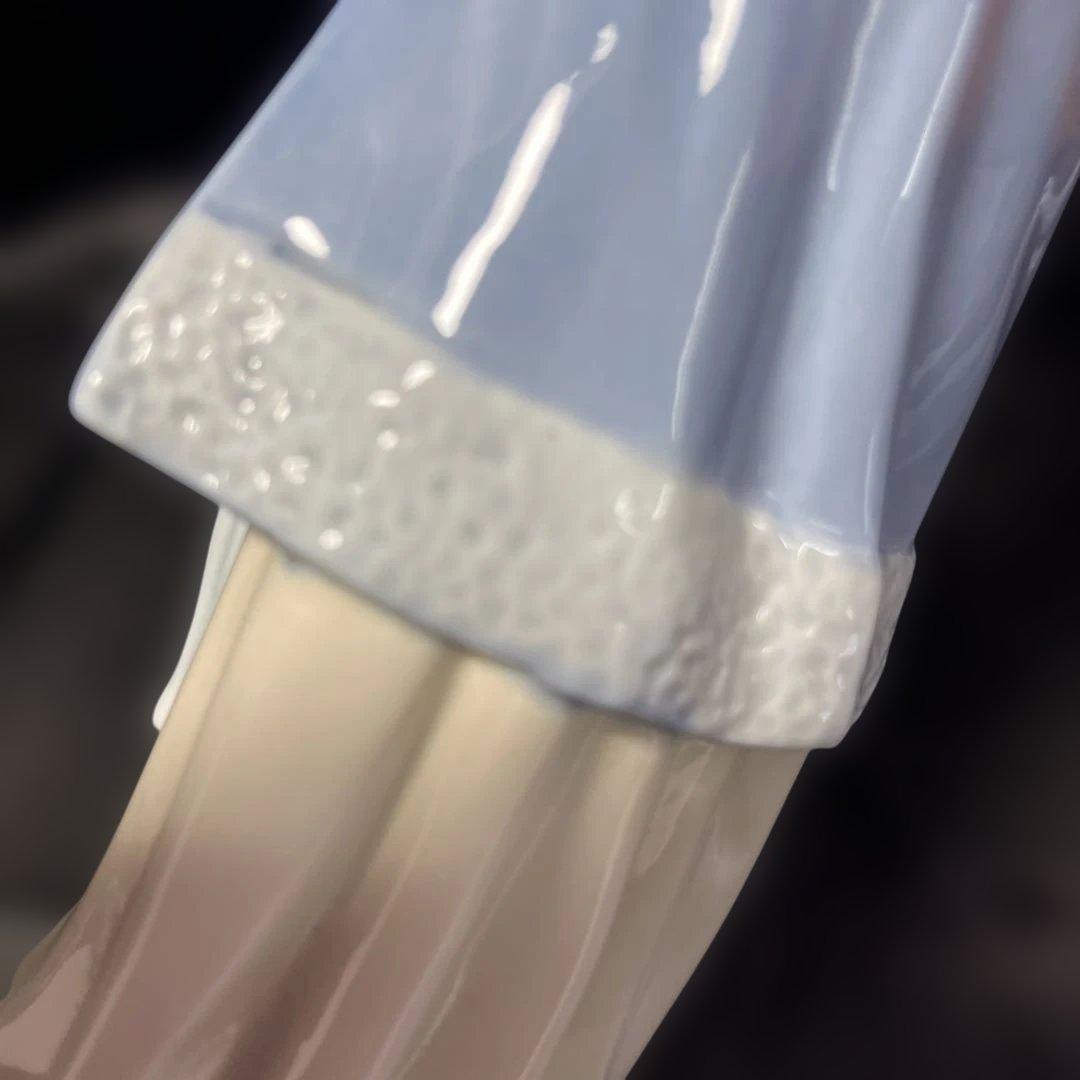 リヤドロ・NAO(ナオ) ポーセリン人形(磁器)美しい傘を持つ女性♡