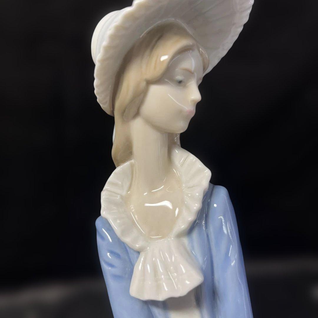 リヤドロ・NAO(ナオ) ポーセリン人形(磁器)美しい傘を持つ女性♡