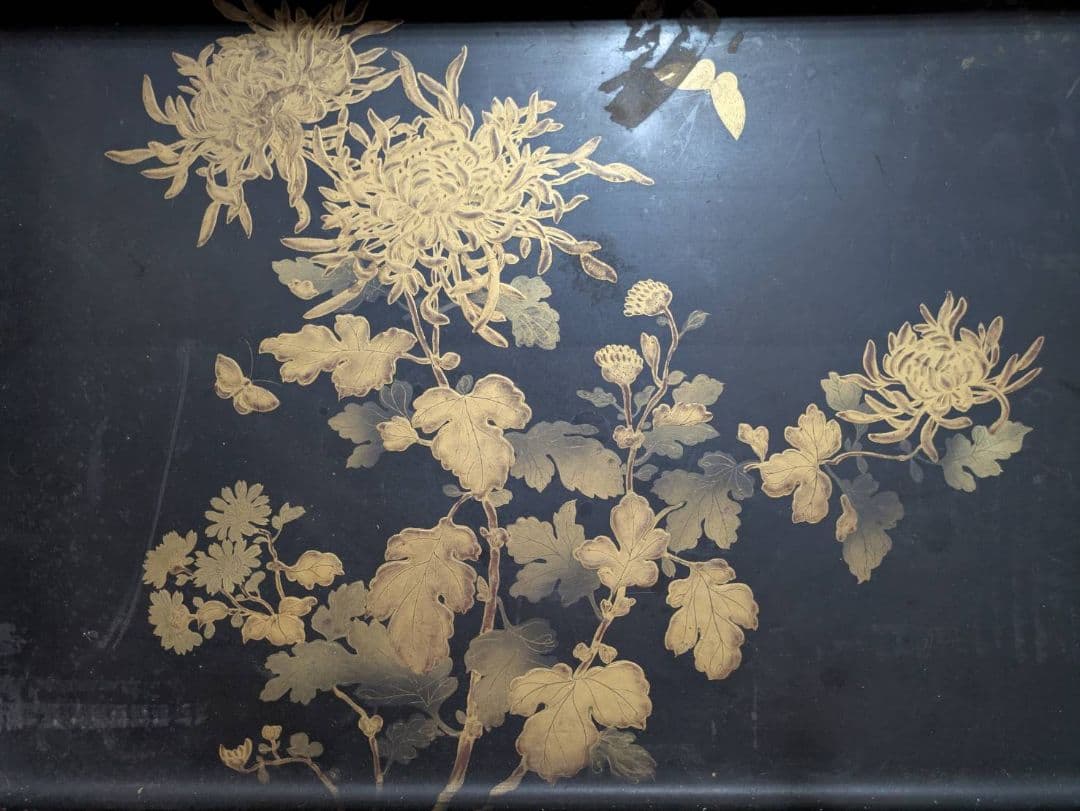 江戸時代 中〜後期頃 金蒔絵菊花図黒漆塗り木製盆