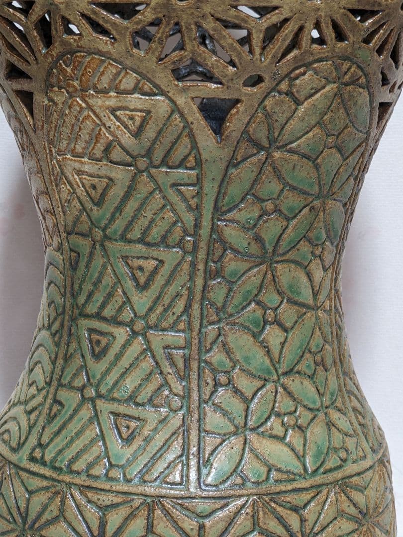 ♦朝鮮 李朝陶磁 透かし彫り 麻の葉 幾何学文様 梅瓶 大正〜明治時代 古美術品