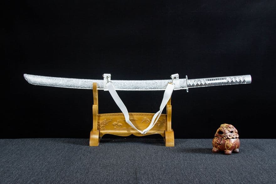 古兵器   武具　刀装具　日本刀　模造刀   居合刀 赤炎刺繍春刀