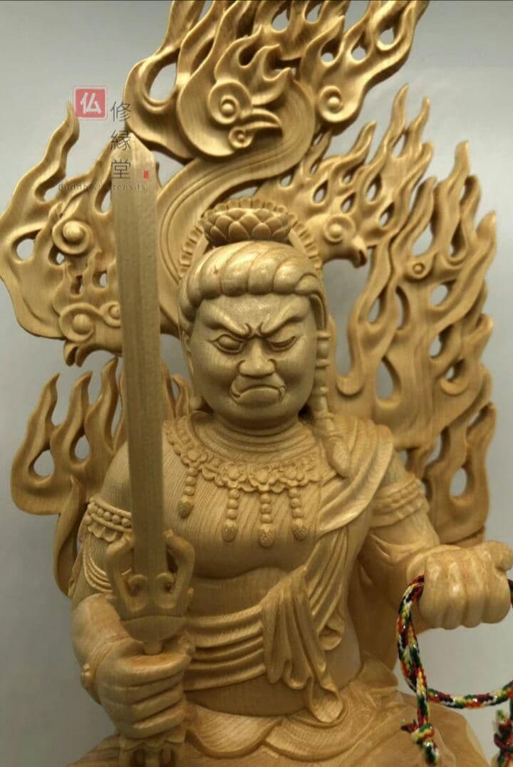 【修縁堂】最高級 木彫り 仏像 不動明王座像 一刀彫 天然木檜材 彫刻 仏教工芸