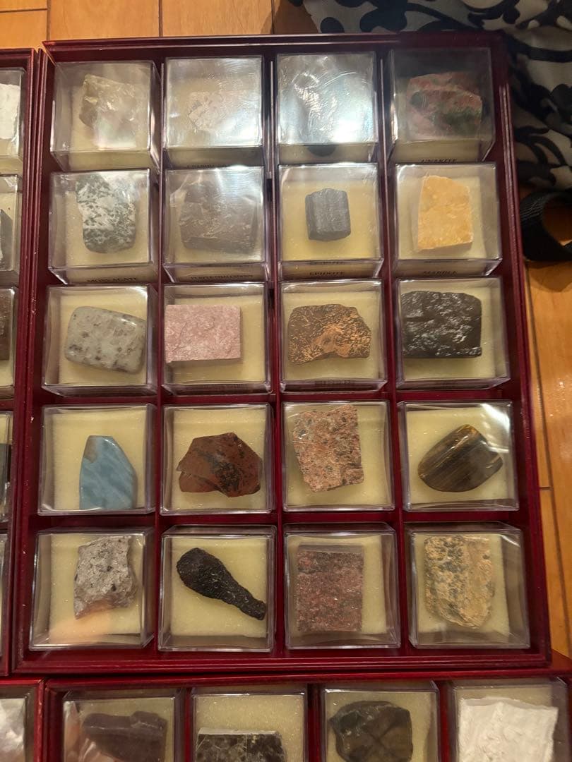 デアゴスティーニ　地球の鉱物コレクション全120巻　特製コレクションボックス入り