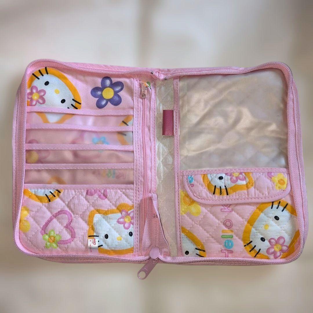 新品 ハローキティ ジッパーポーチ ピンク カードケース 母子手帳ケース 貴重品