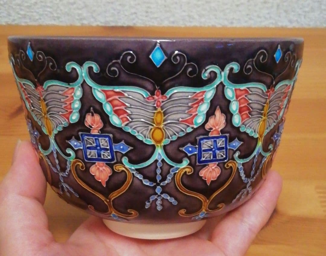 谷口青嵐(登志雄)作　紫交趾　櫻珞文 　茶碗　共箱　共布　略歴付　茶道具