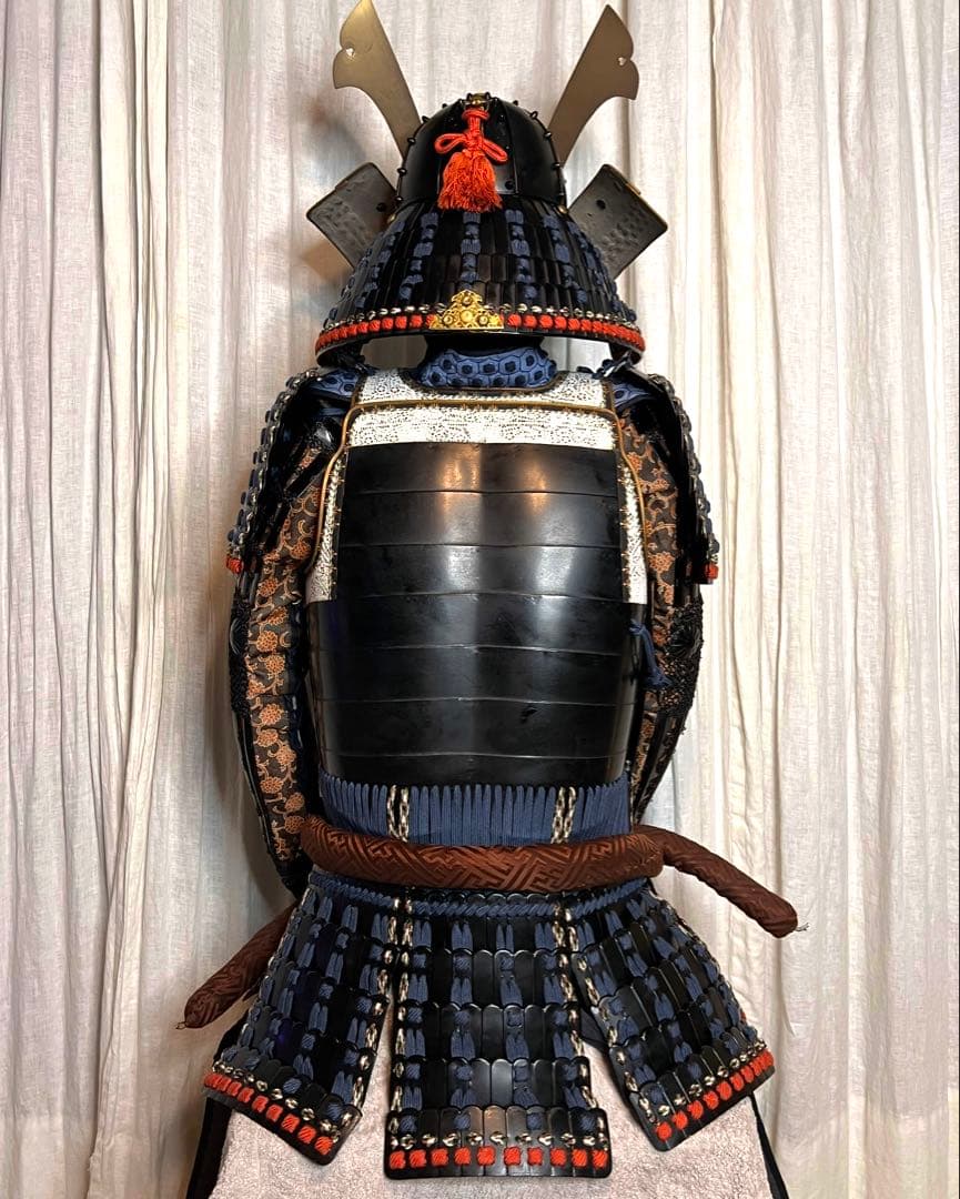 新品同様、美品！『光忍』丸武工房製【鎧•甲冑】紺糸威 黒胴 当世具足　甲冑 一式