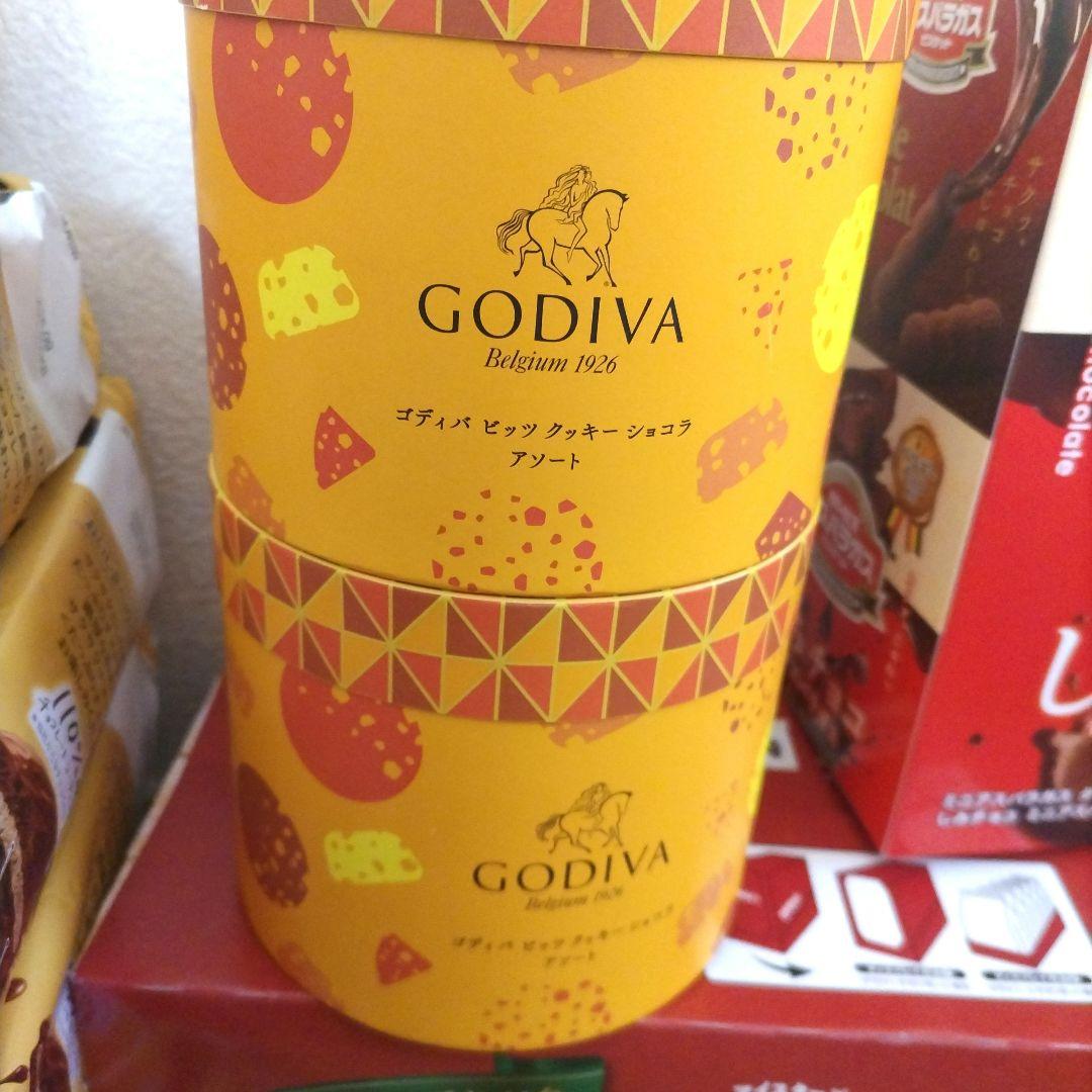 小さなチョコパイ、カントリーマアム、アスパラガスビスケット、GODIVAアソート
