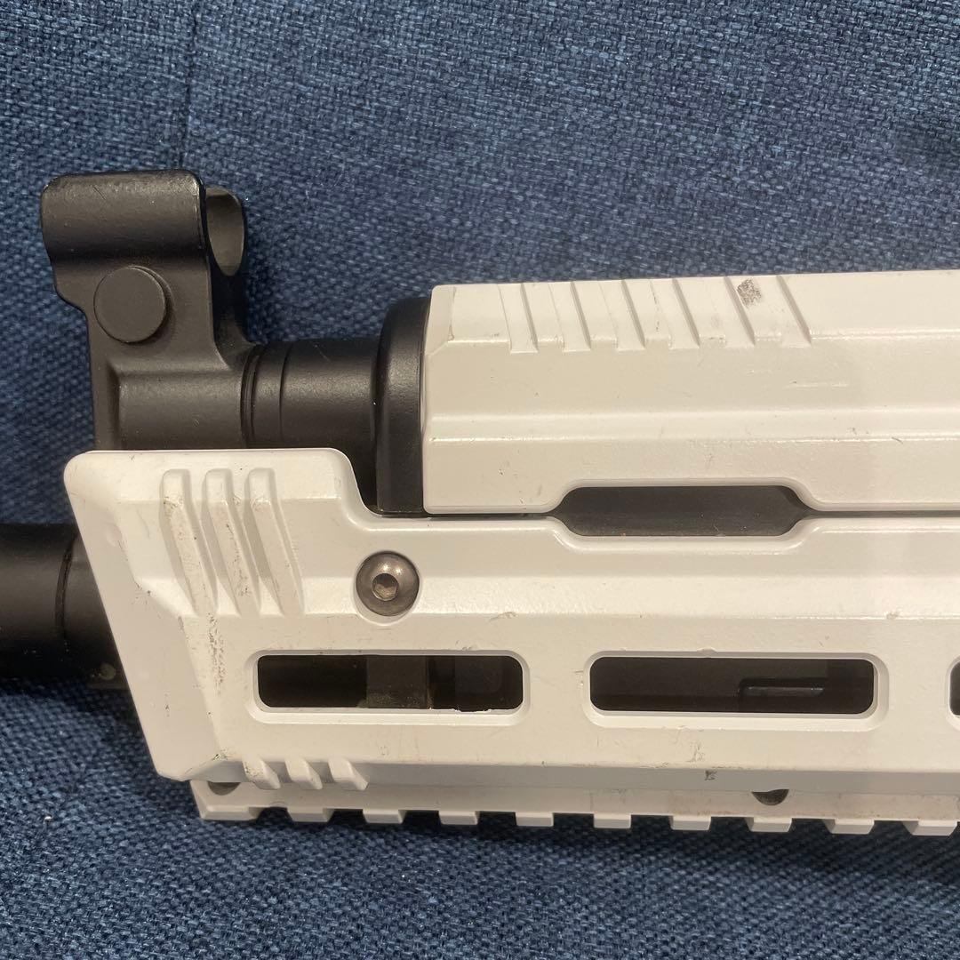 次世代電動ガン ホワイトストーム　 マガジン2本付き