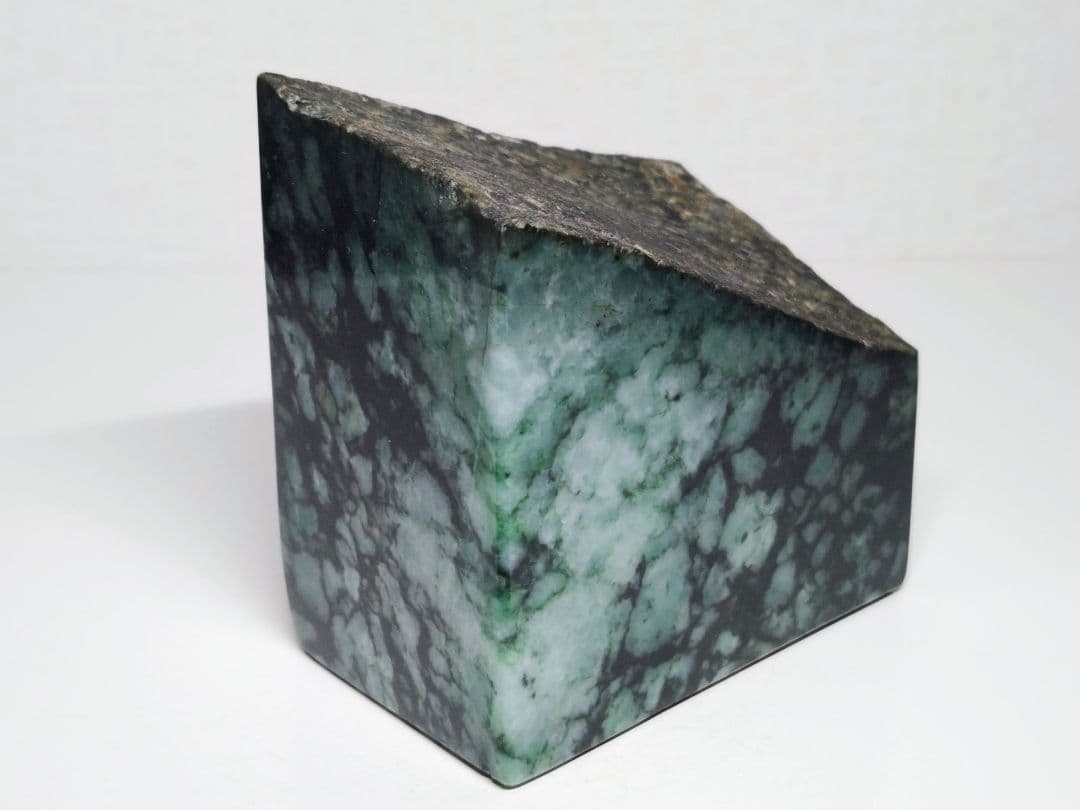 黒白緑 1.7kg 翡翠 ヒスイ 原石 鑑賞石 自然石 誕生石 鉱物 鉱石 水石