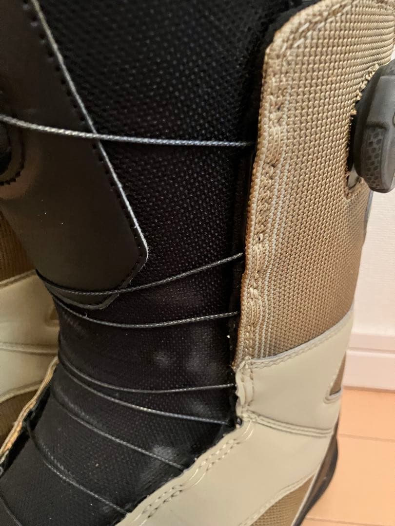 シーズン終盤thirtytwo スノボブーツ BOAシステムダブルBOA US8