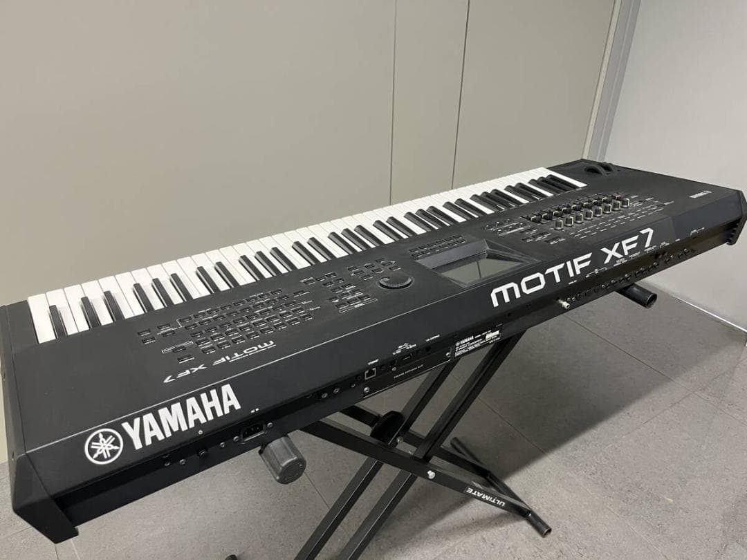 新品同様　ヤマハ MOTIF モチーフ　XF7 シンセサイザー　キーボード