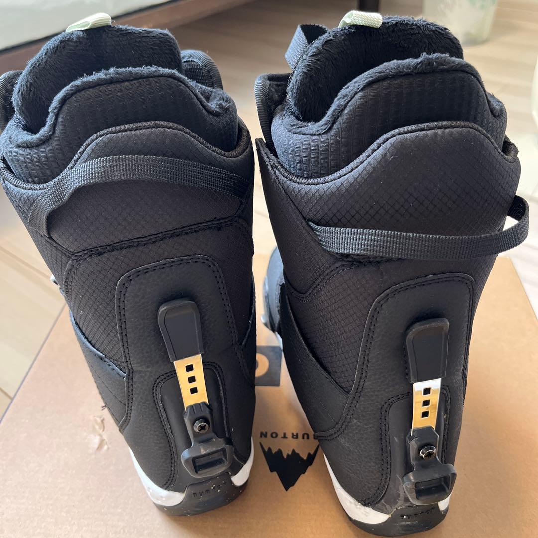 スノーボードブーツ　Burton step on zip line 23cm