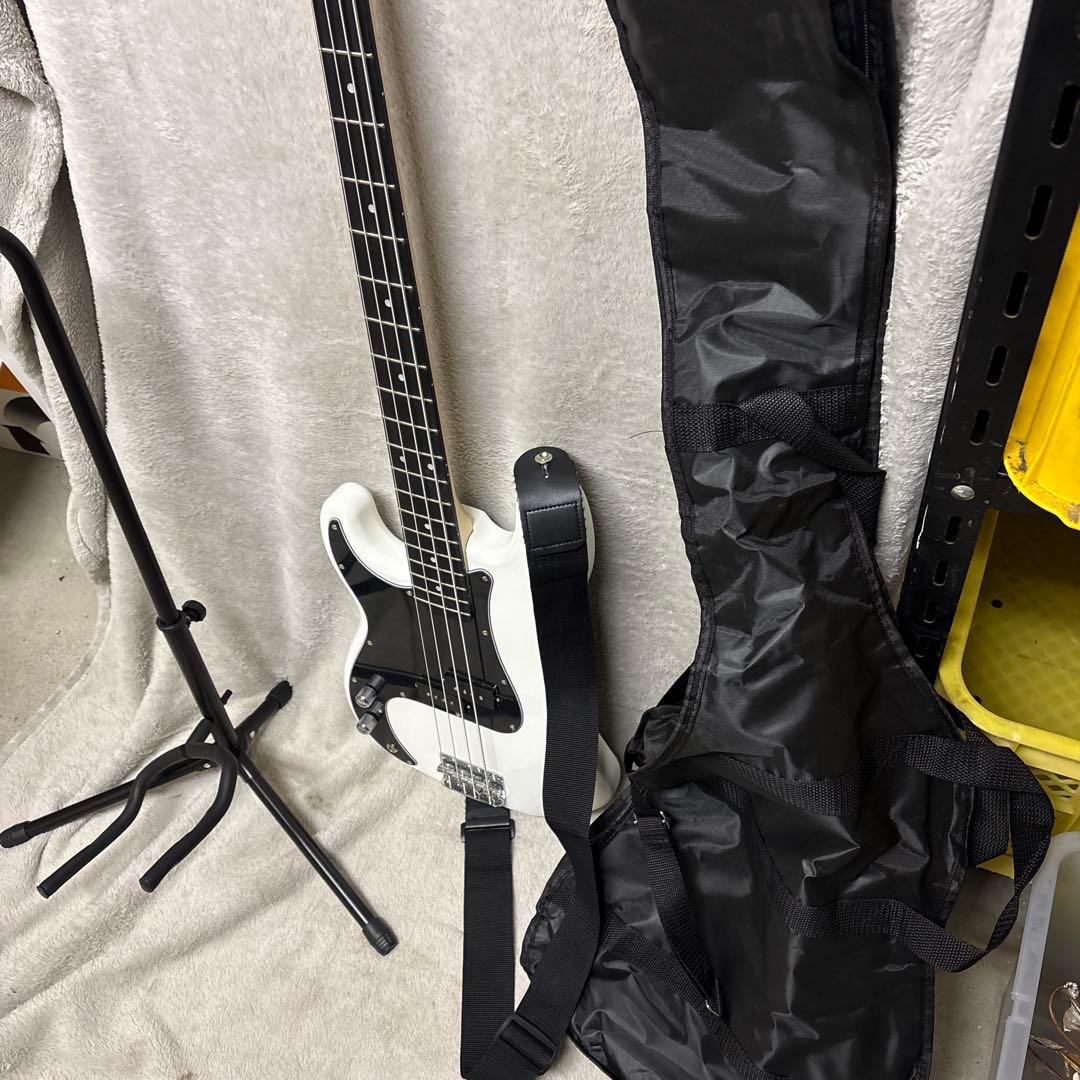 SELDER エレキベース ホワイト・ブラック