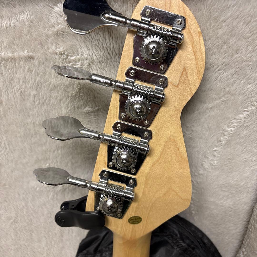 SELDER エレキベース ホワイト・ブラック