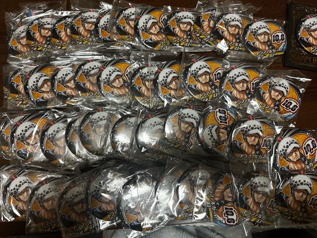 ONEPIECE　2022年バースデー　缶バッジ　ロー 45点