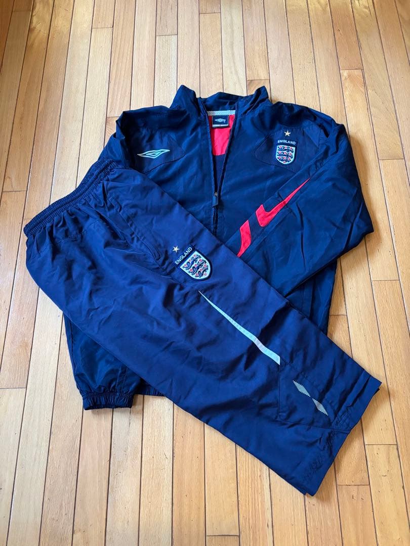 【美品】ENGLANDピステ・ウィンドブレーカー&3/4パンツ ネイビー/レッド