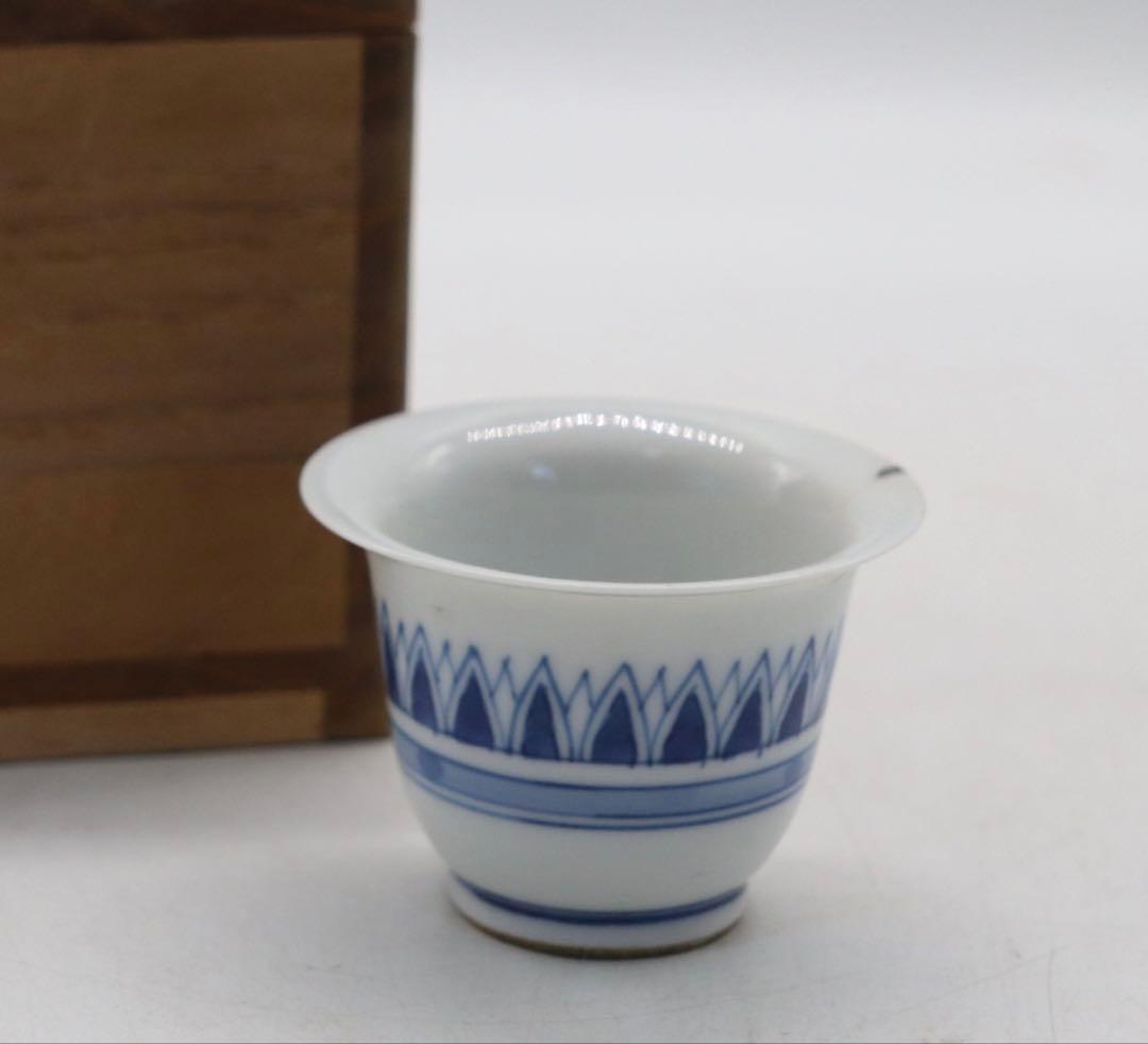 中国　大明成化年製　染付蓮弁紋小杯　木箱入　送料込み250210