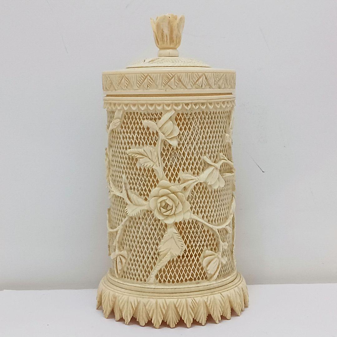 Y2556 高級彫刻 透かし彫り 花彫刻 蓋物 総重量89.7g