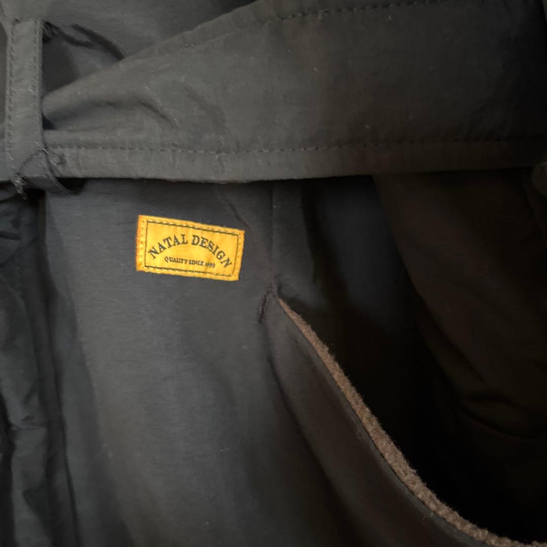 ネイタルデザイン　ファー付きブラックベンチコート