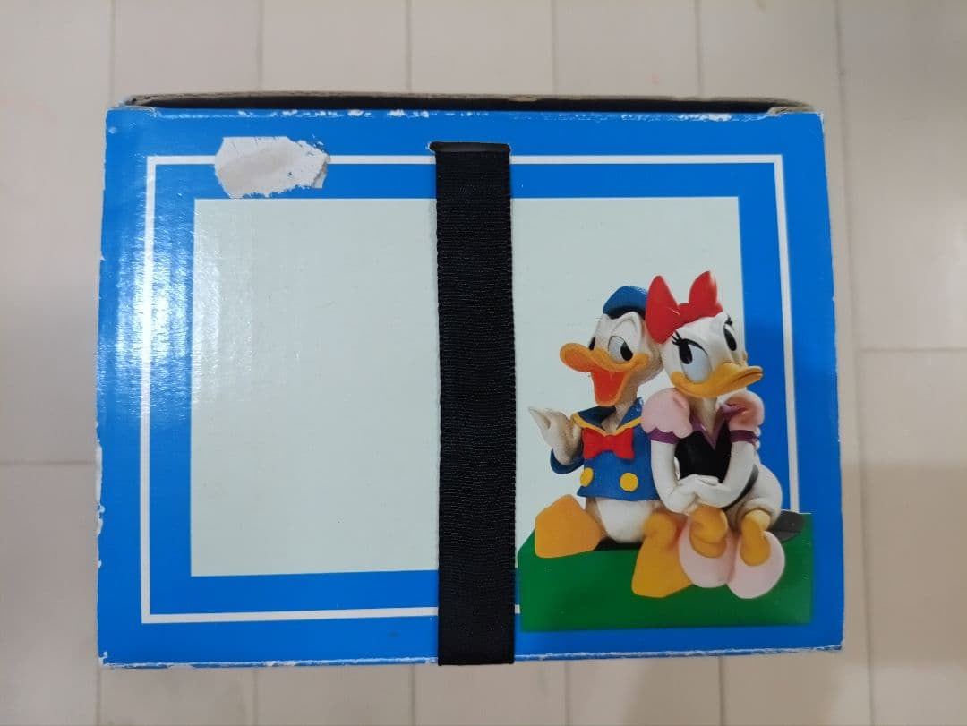 ディズニー　ドナルド　デイジー　ダック　置物　スタチュー　フィギュア