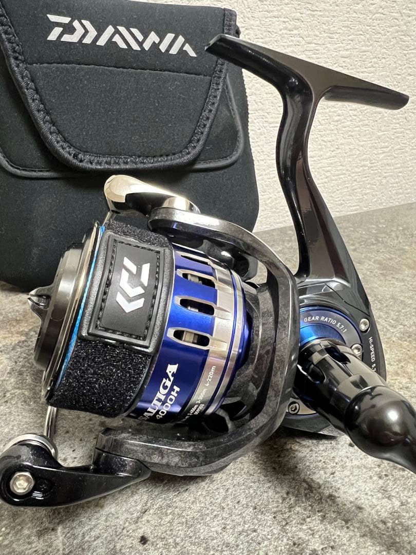 新品未使用 Daiwa ダイワSALTIGA 4000H スピニングリール