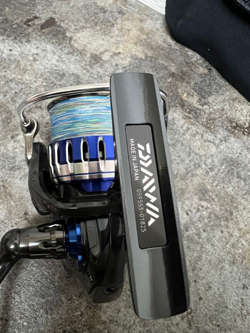 新品未使用 Daiwa ダイワSALTIGA 4000H スピニングリール