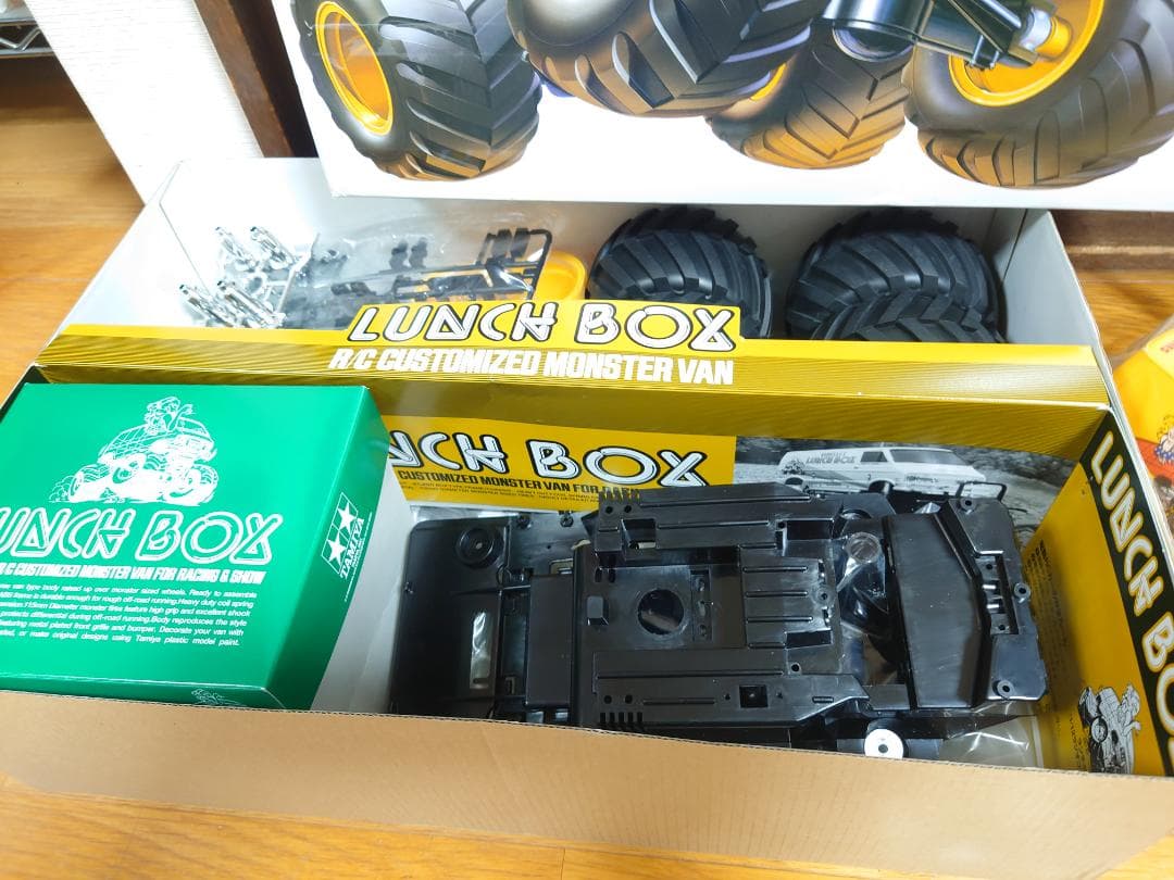 タミヤ ランチボックス 未組み立て 新品　完成ボディ付き　ラジコン CW-01