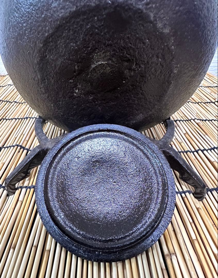 未使用品　岩手県奥州水沢幸工芸　現代の名工 佐藤勝久造　丸平型亀甲霰　南部鉄瓶