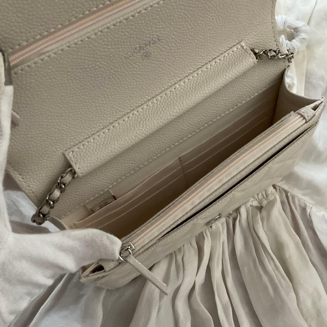 CHANEL ノベルティ　チェーンウォレット　キャビアスキンシルバー