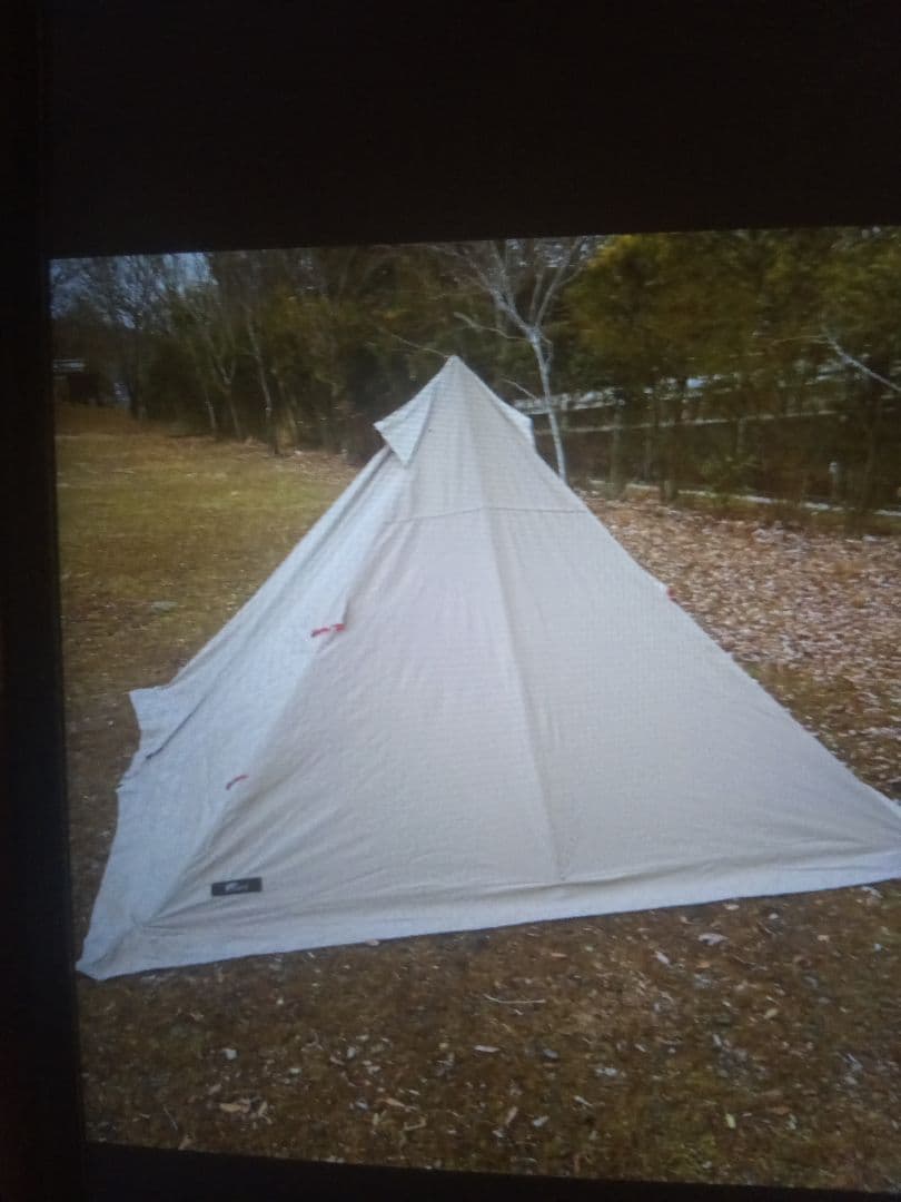 ソロキャンプにオススメ5点セットです　テントやテーブル、焚き火台など