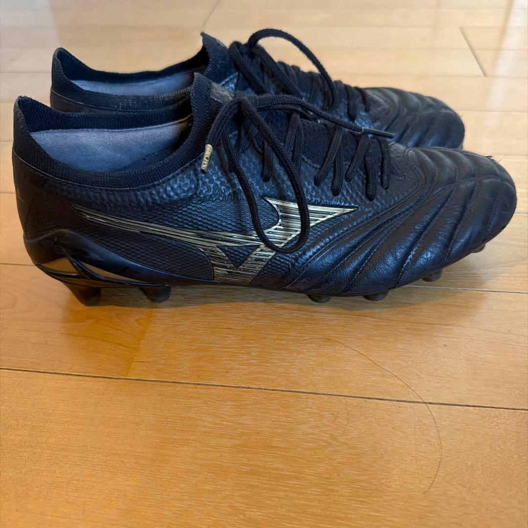 モレリアNeo4β 黒金26.0cm