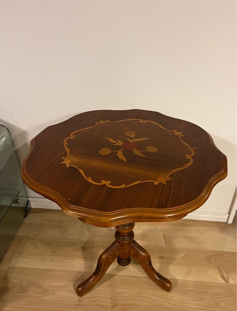 イタリア製　サイドテーブル 猫脚 彫刻 象嵌　コーヒーテーブル　花台