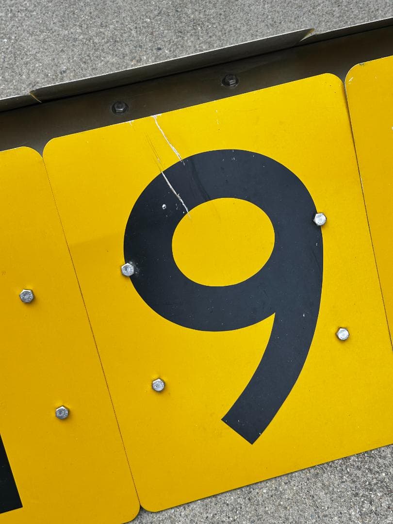 空港の誘導路または滑走路補助標識、米国 FAA 仕様タイプ　アメリカ看板標識