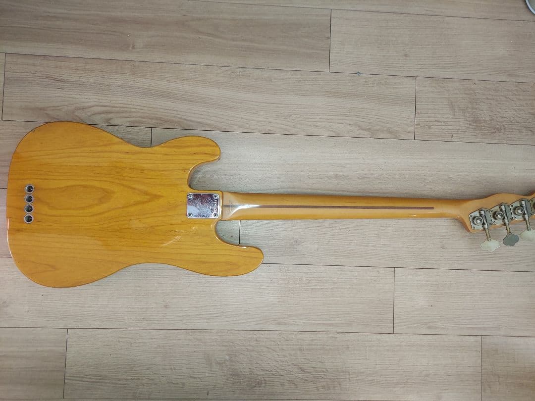 フェンダーエレキベース テレキャスタータイプ