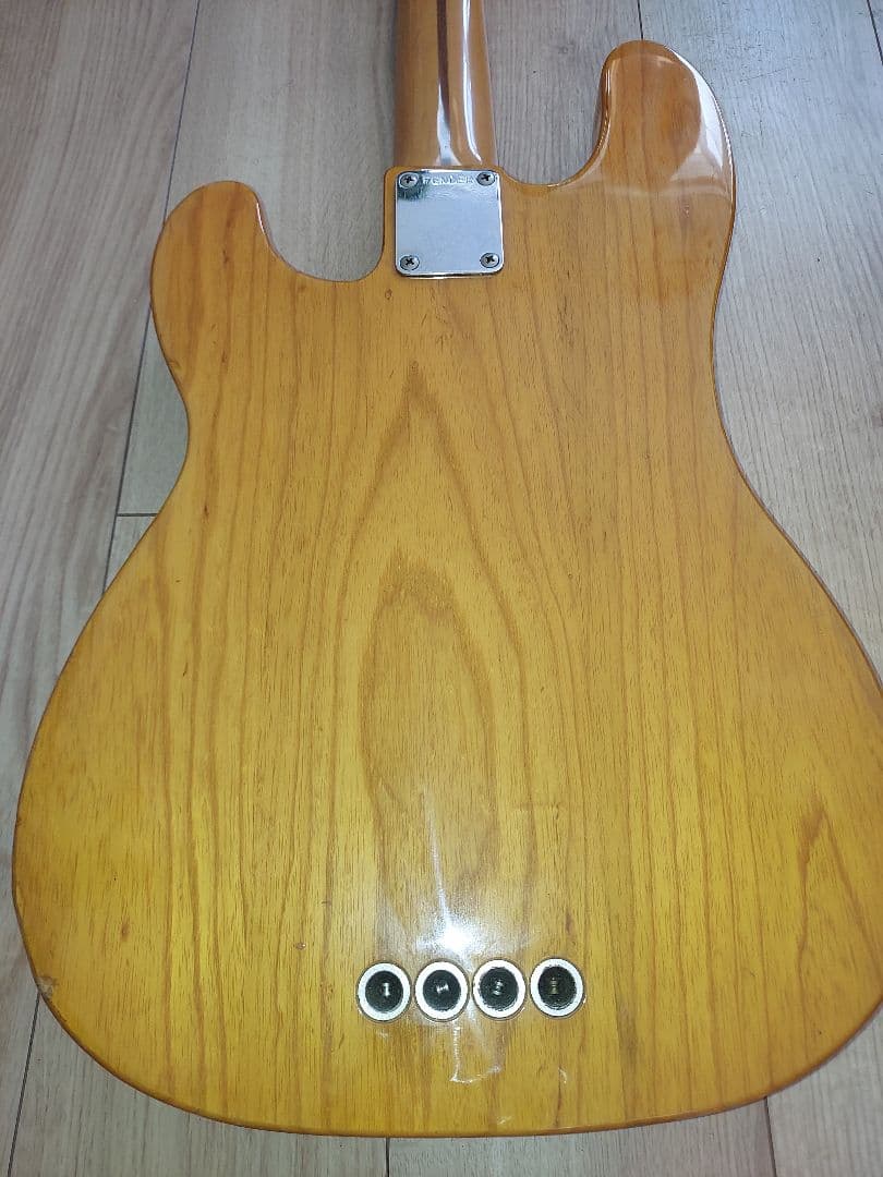 フェンダーエレキベース テレキャスタータイプ