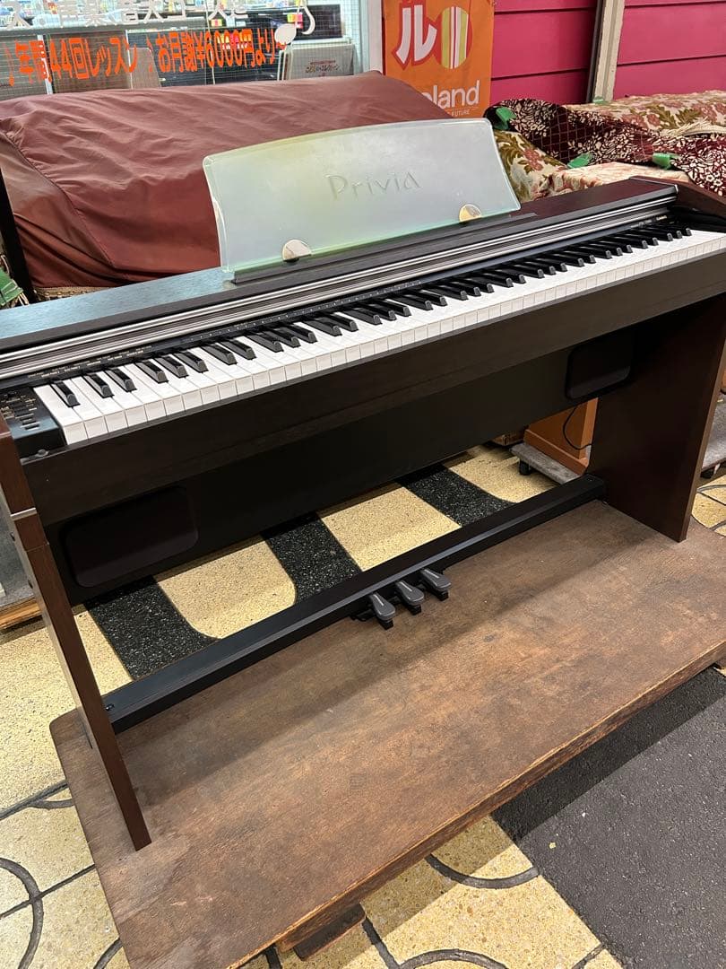 超価格、カシオ電子ピアノPX700、ピアノ強弱タッチ付き、人気のコンパクト仕様♪