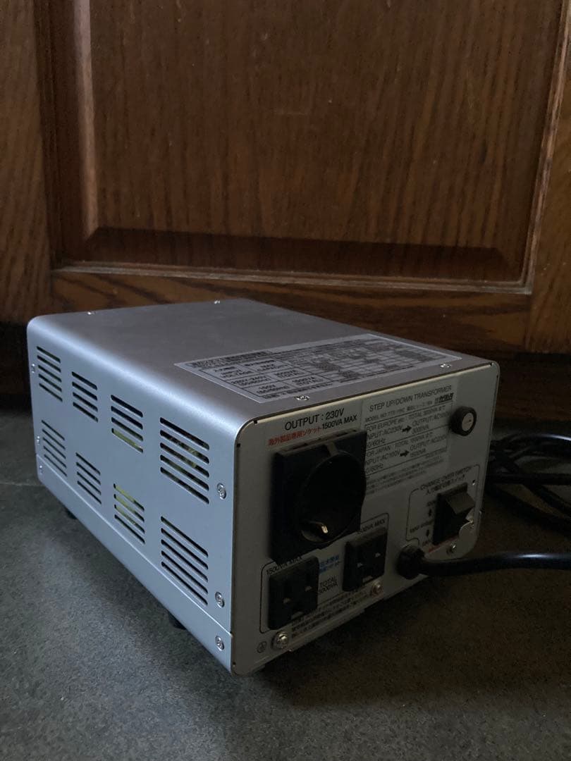 カシムラ 海外国内用大型変圧器 220-240V/3000VA