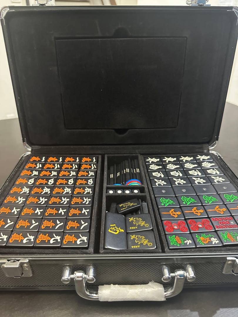 麻雀牌　黒　オールブラック　般若