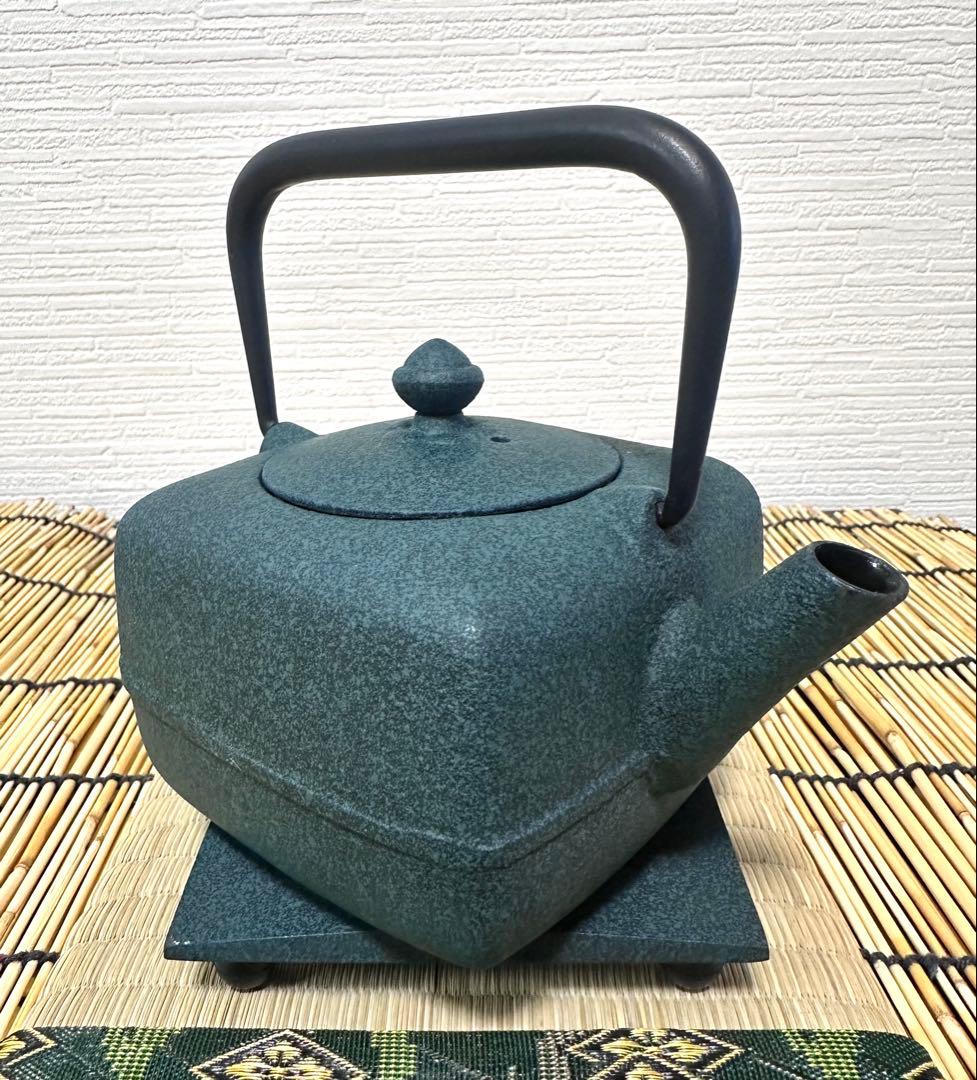 菊地保寿堂　奥山清行デザイン　ティーポット　よほうＳ　鉄瓶敷き　おりがみ①