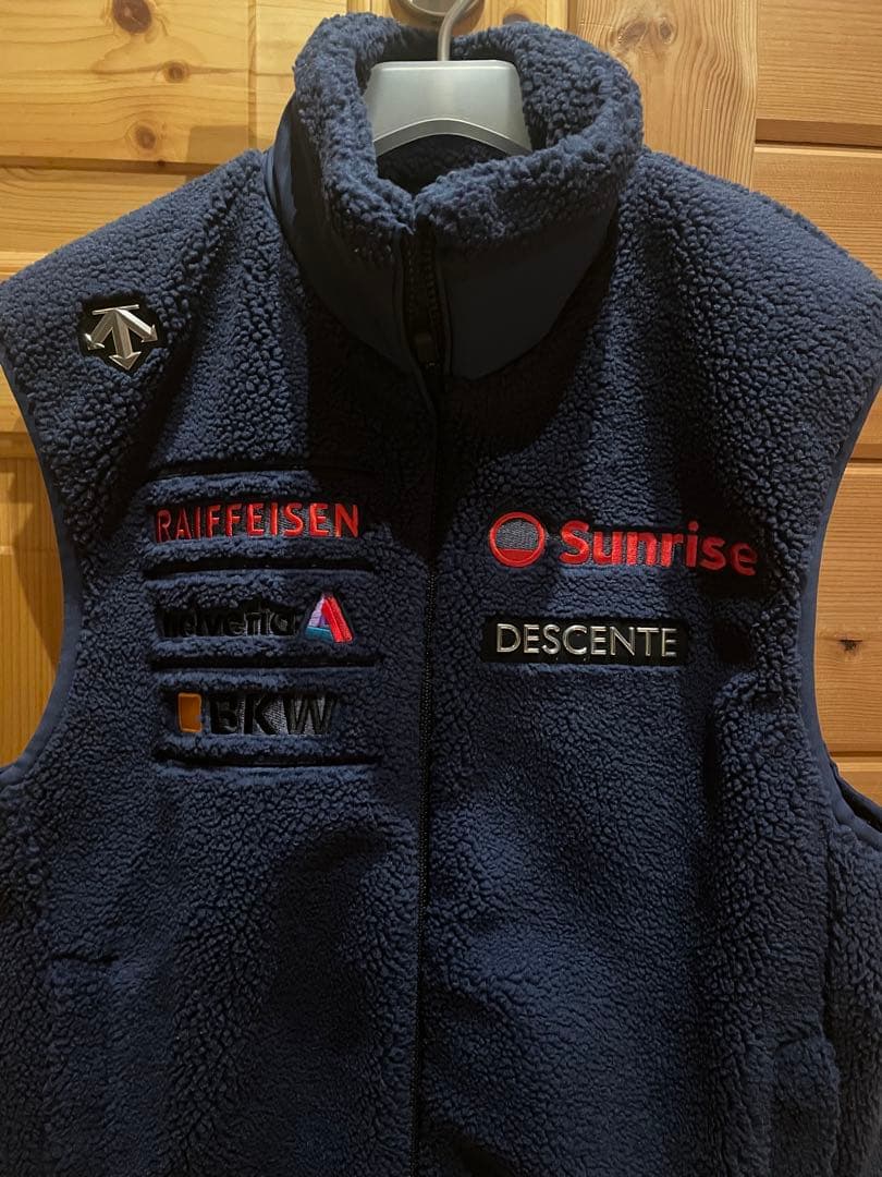 デサント　コリア　フリースベスト　日本未発売　韓国限定