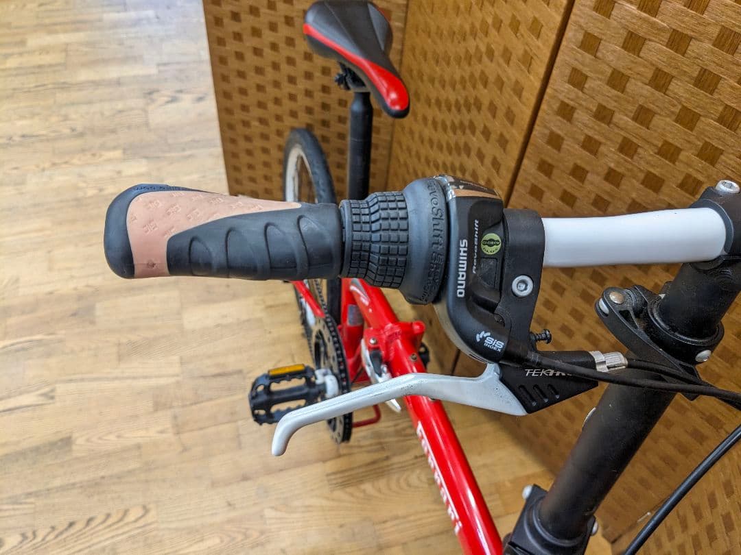 U013 折り畳み自転車　Ferrari　20インチ 7段変速　ミニベロ