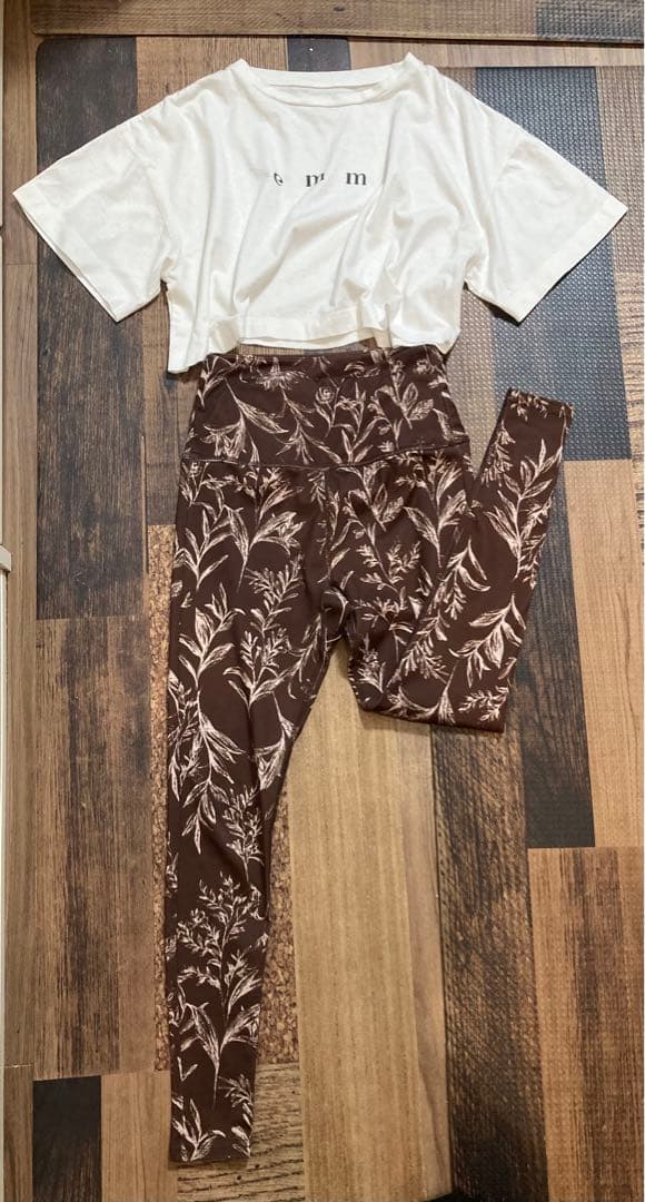 極美　emmi×ayaエミヨガ×アヤ　コラボ　ヨガウェア　ブラウン　ボタニカルS