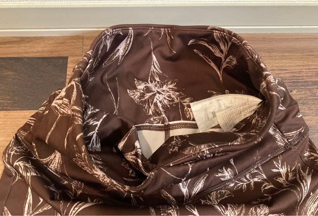 極美　emmi×ayaエミヨガ×アヤ　コラボ　ヨガウェア　ブラウン　ボタニカルS