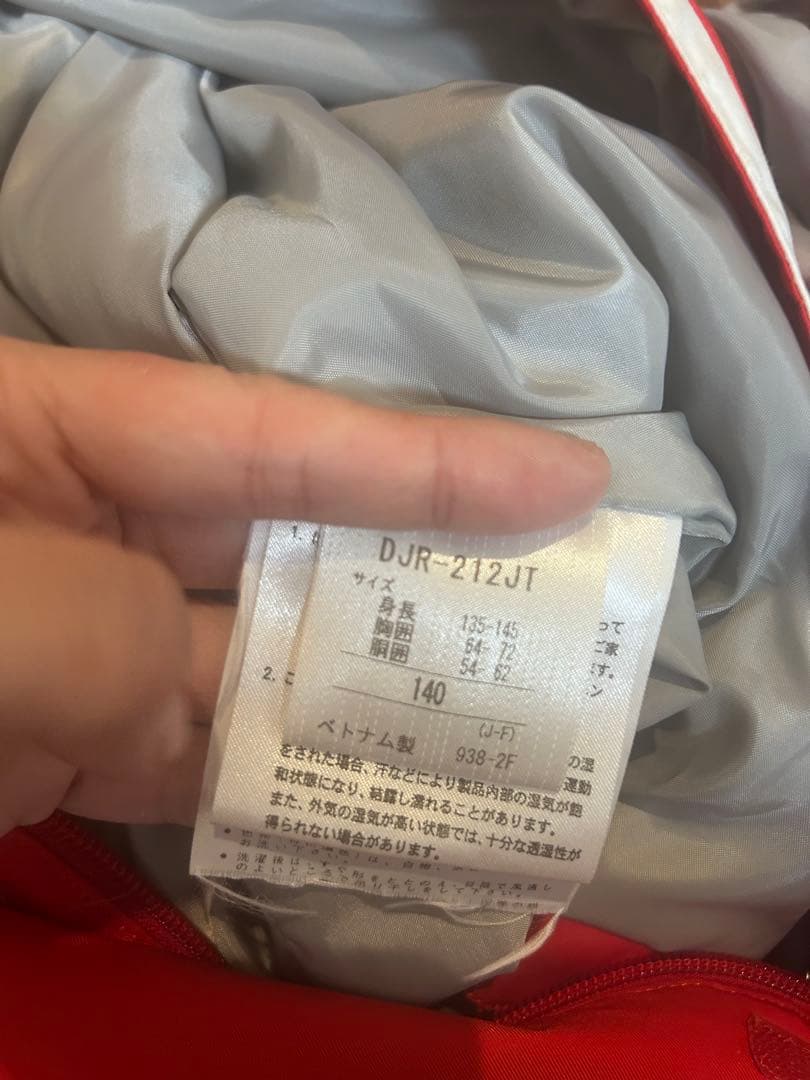 デサント　子ども用スキーウェアセット140（赤ジャケット・黒パンツ・ヘルメット）