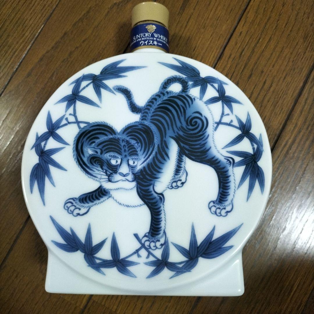 空き瓶サントリーピュアモルトウイスキー 山崎12年 有田焼〈染付竹寅文皿型瓶〉