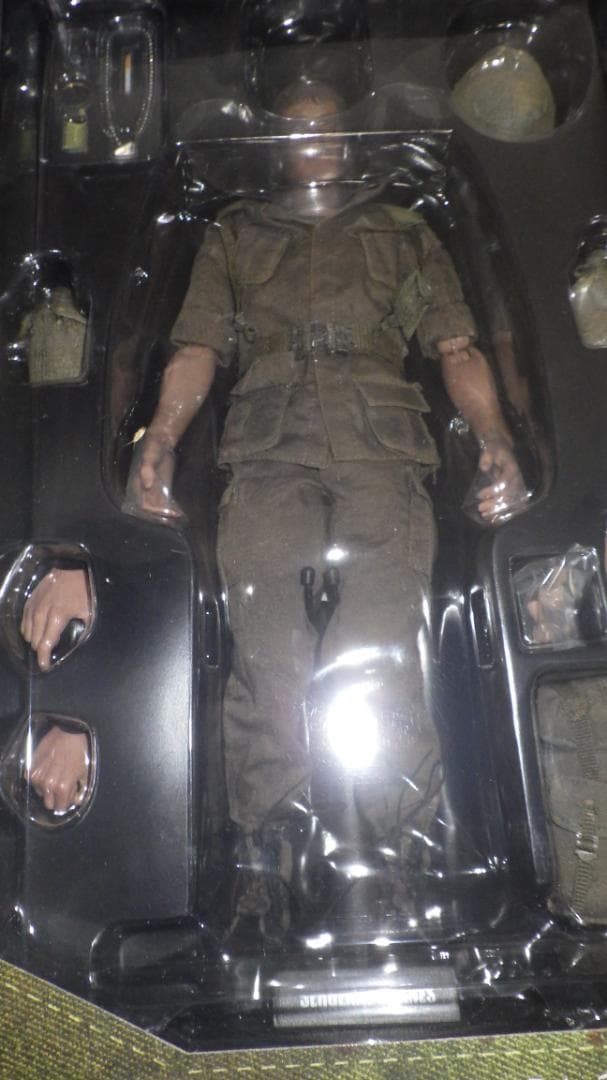 ホットトイズ　HOTTOYS　プラトーン