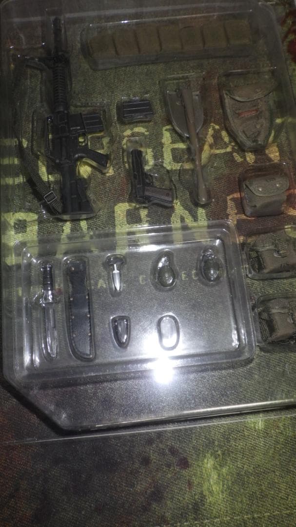 ホットトイズ　HOTTOYS　プラトーン