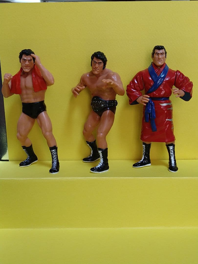 アントニオ猪木、小川直也、大仁田厚、桜庭和志、春一番のフィギュア７体