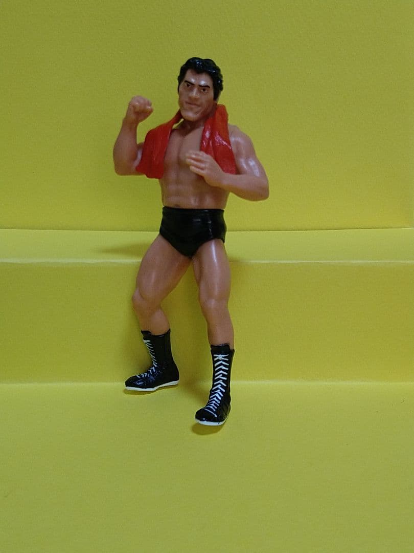 アントニオ猪木、小川直也、大仁田厚、桜庭和志、春一番のフィギュア７体