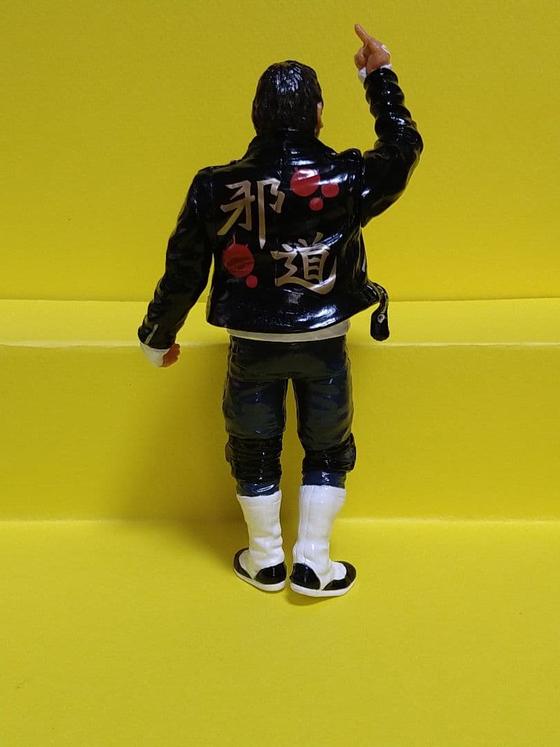 アントニオ猪木、小川直也、大仁田厚、桜庭和志、春一番のフィギュア７体